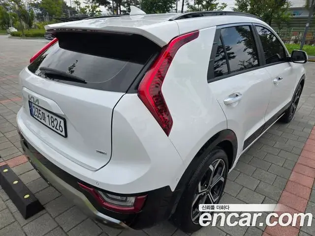 Kia Niro 2024 — Фото 1/20