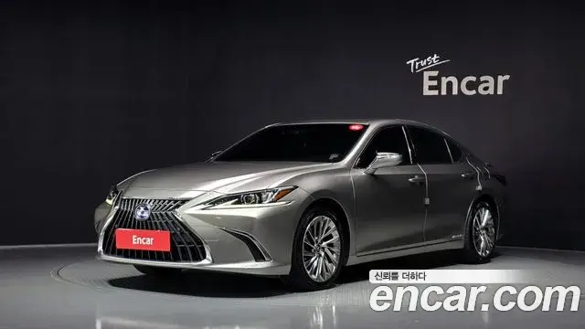 Lexus ES300h 2021 — ფოტო 2/35