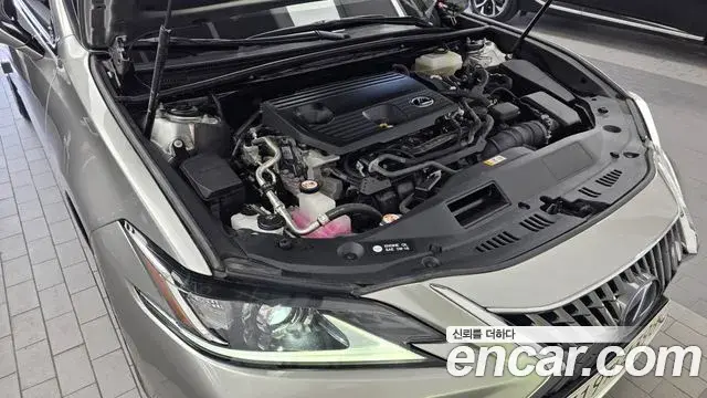 Lexus ES300h 2021 — ფოტო 20/35