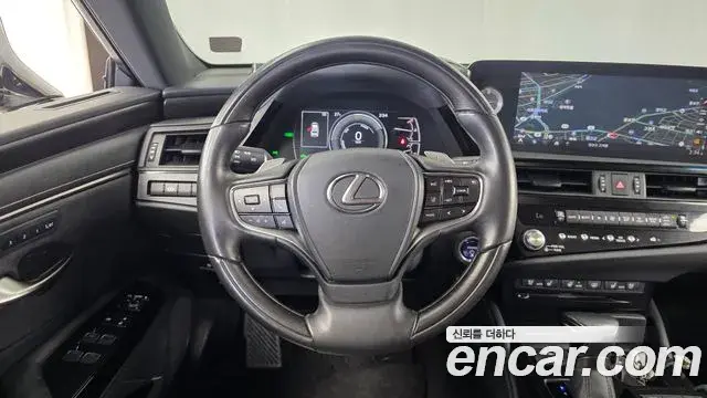 Lexus ES300h 2021 — ფოტო 23/35