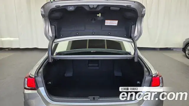 Lexus ES300h 2021 — ფოტო 26/35