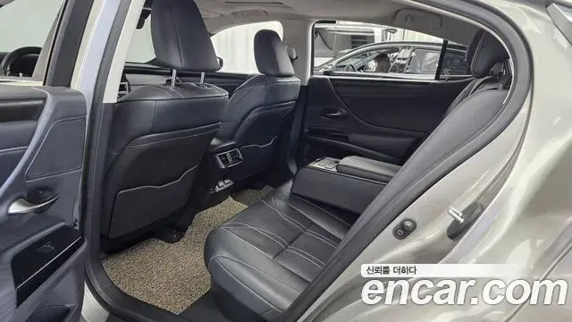 Lexus ES300h 2021 — ფოტო 3/35