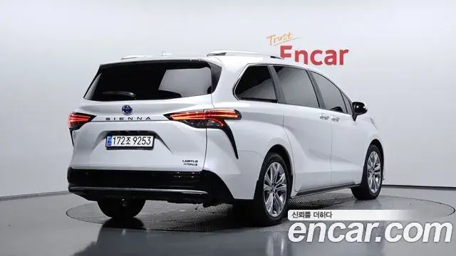 Toyota Sienna 2023 — ფოტო 25/33