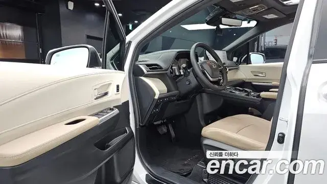 Toyota Sienna 2023 — ფოტო 5/33