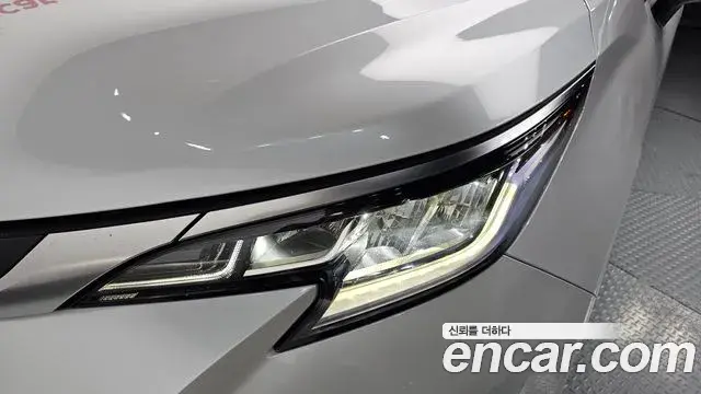 Toyota Sienna 2023 — ფოტო 28/33
