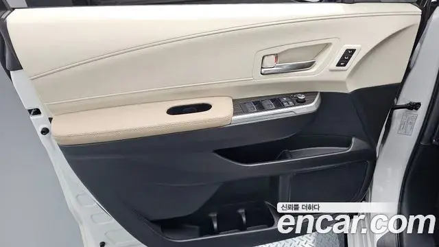 Toyota Sienna 2023 — ფოტო 20/33