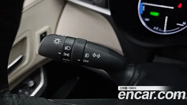 Toyota Sienna 2023 — ფოტო 24/33