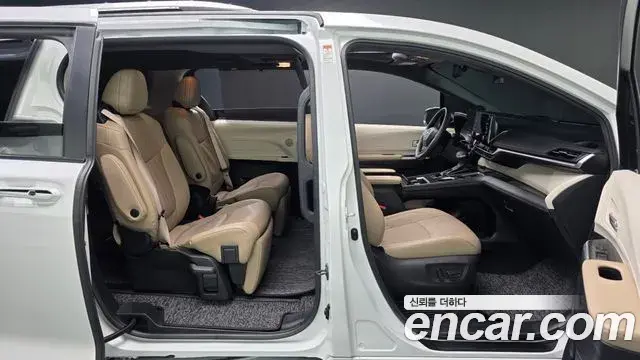 Toyota Sienna 2024 — ფოტო 10/20
