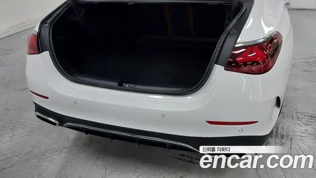 Mercedes-Benz E-Class 2026 — Photo 11/20