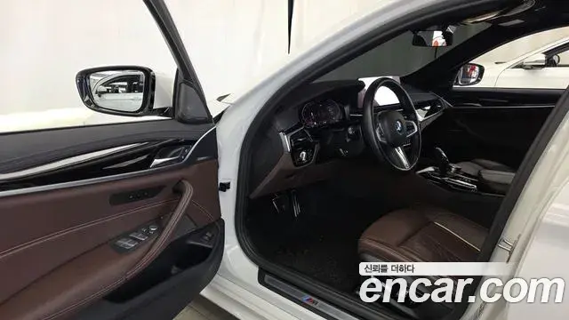 BMW 5 Series 2022 — Photo 10/20