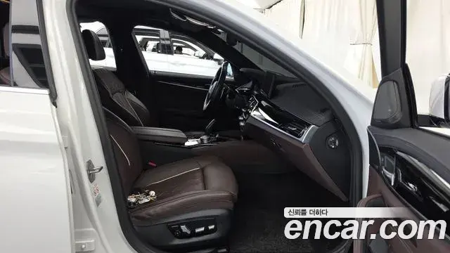 BMW 5 Series 2022 — Photo 11/20