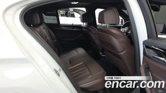 BMW 5 Series 2022 — Photo 12/20