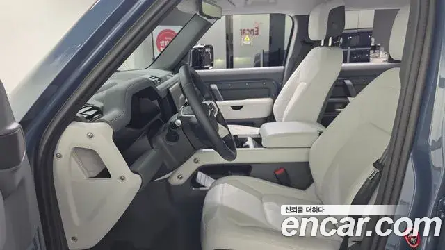Land Rover Defender 2025 — Photo 3/20