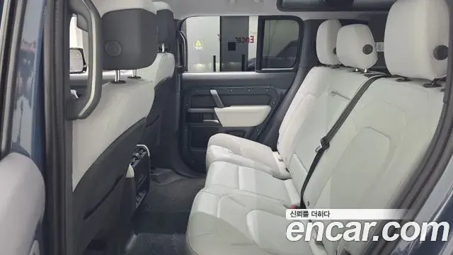 Land Rover Defender 2025 — Photo 4/20