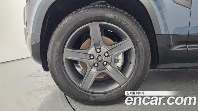 Land Rover Defender 2025 — Photo 8/20
