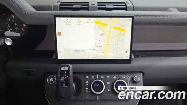 Land Rover Defender 2025 — Photo 14/20