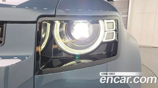 Land Rover Defender 2025 — Photo 17/20