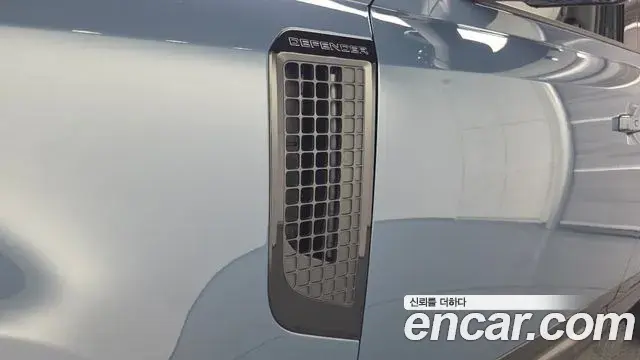 Land Rover Defender 2025 — Photo 20/20
