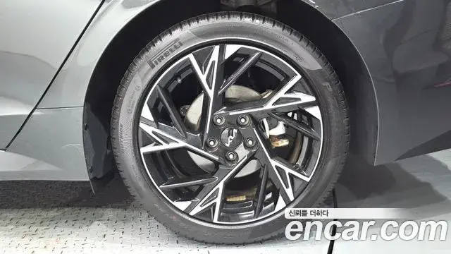 Kia K5 2024 — Şəkil 17/33