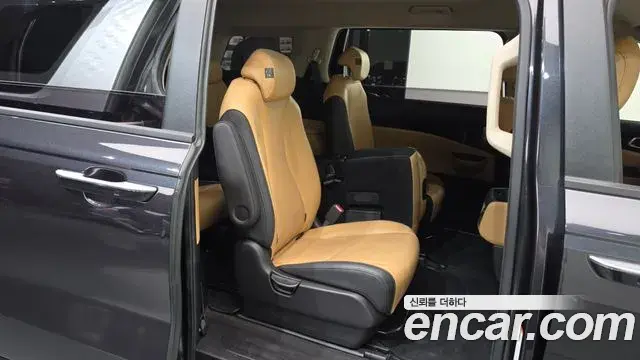 Kia Carnival 2021 — Photo 11/20
