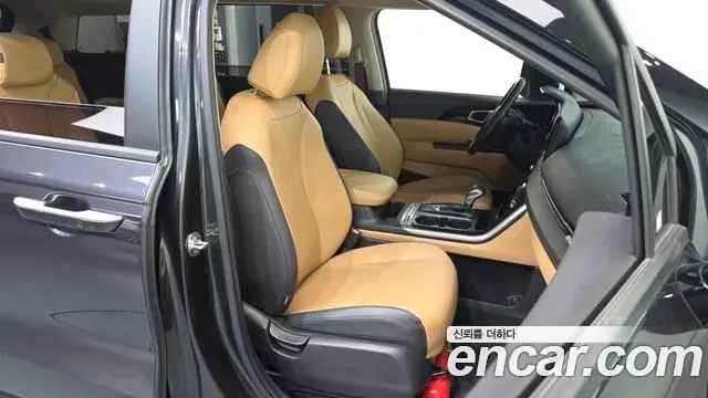Kia Carnival 2021 — Photo 12/20