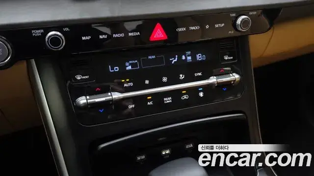 Kia Carnival 2021 — Photo 18/20