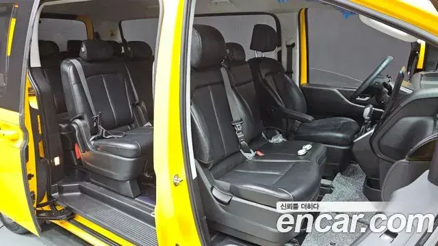 Hyundai Staria 2024 — Photo 12/20