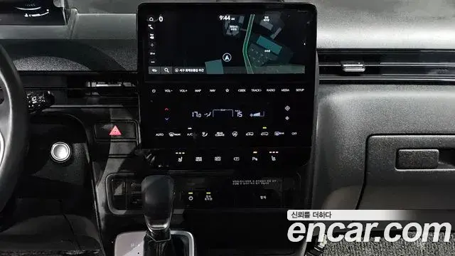 Hyundai Staria 2024 — Photo 14/20