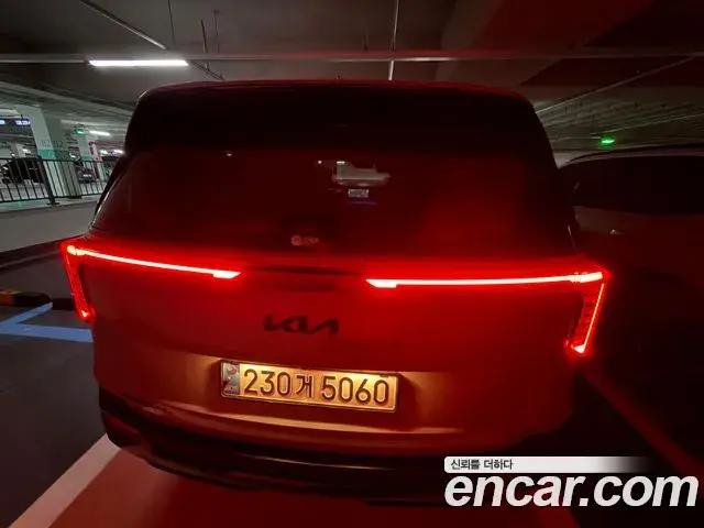 Kia Carnival 2024 — Фото 2/10