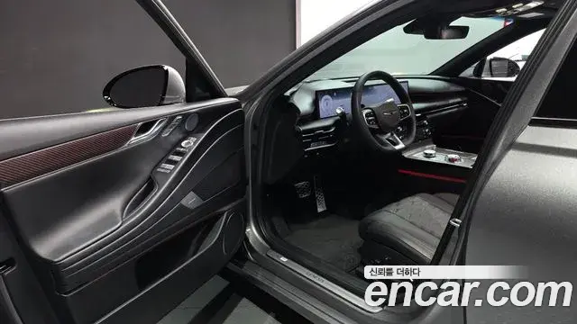 Genesis Electrified G80 2024 — Photo 10/20