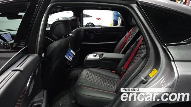 Genesis Electrified G80 2024 — Photo 12/20