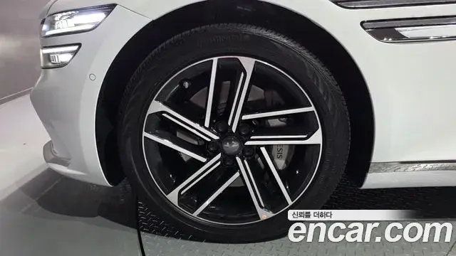 Genesis Electrified G80 2024 — Photo 5/20