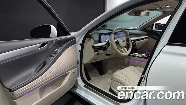 Genesis Electrified G80 2024 — Photo 10/20