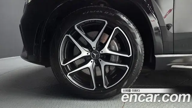 Mercedes-Benz GLE-Class 2022 — Photo 5/20