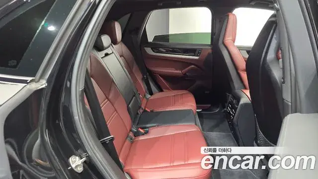 Porsche Cayenne 2024 — Photo 11/20