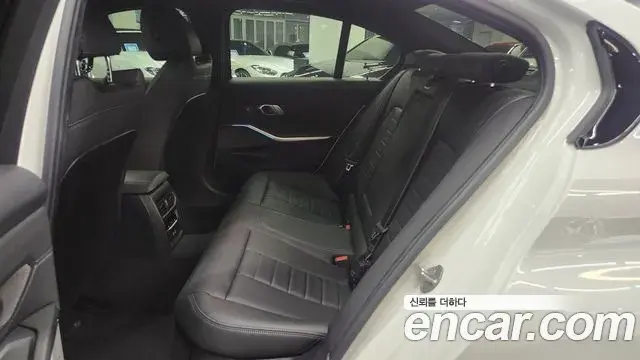 BMW 3 Series 2025 — Photo 13/20