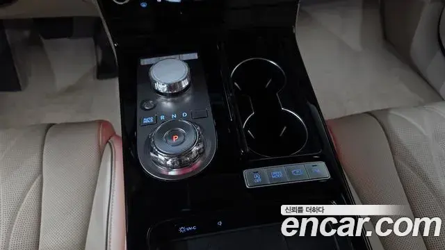 Genesis Electrified G80 2024 — Photo 9/20