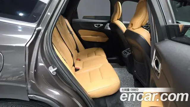 Volvo XC60 2022 — Photo 11/20