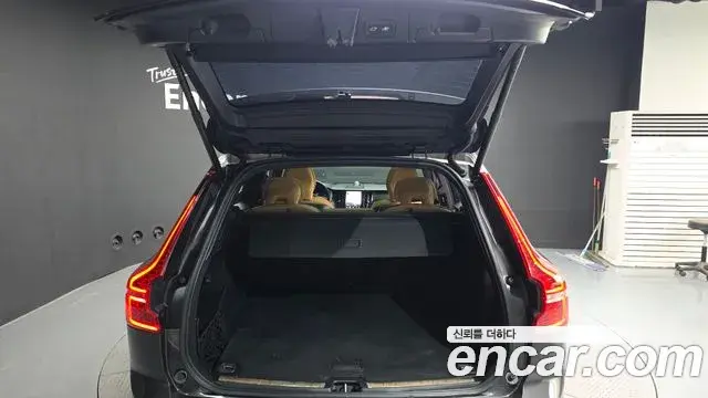 Volvo XC60 2022 — Photo 20/20