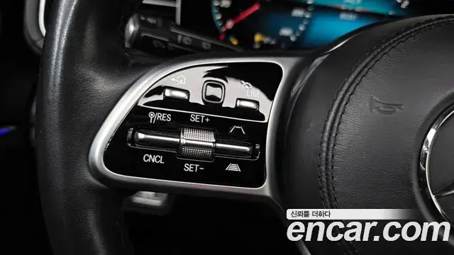 Mercedes-Benz GLE-Class 2023 — Фото 19/20