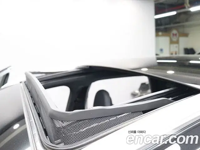 Mercedes-Benz GLC-Class 2023 — Photo 11/20