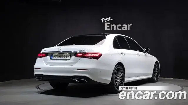 Mercedes-Benz E-Class 2022 — Photo 2/20