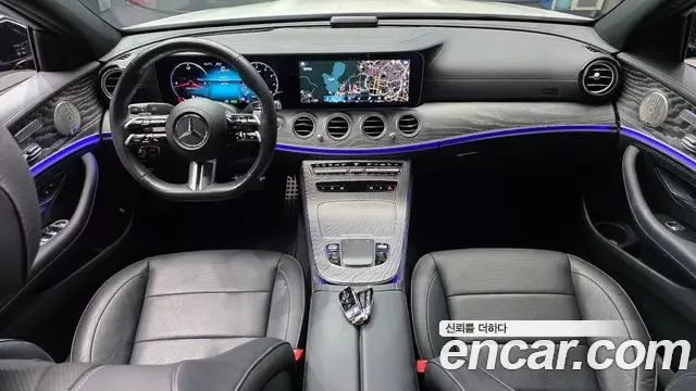 Mercedes-Benz E-Class 2022 — Photo 7/20