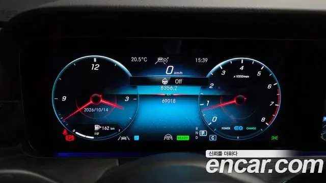 Mercedes-Benz E-Class 2022 — Photo 8/20