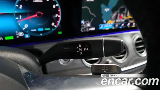 Mercedes-Benz E-Class 2022 — Photo 9/20