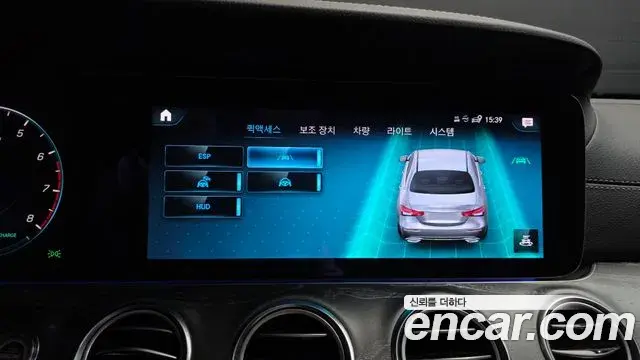 Mercedes-Benz E-Class 2022 — Photo 16/20