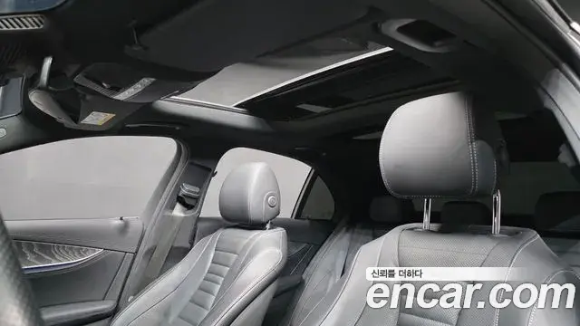 Mercedes-Benz E-Class 2022 — Photo 18/20
