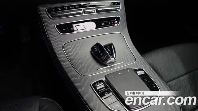 Mercedes-Benz E-Class 2022 — Photo 19/20