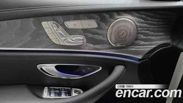Mercedes-Benz E-Class 2022 — Photo 20/20