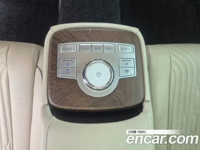 Genesis Electrified G80 2023 — Photo 16/20